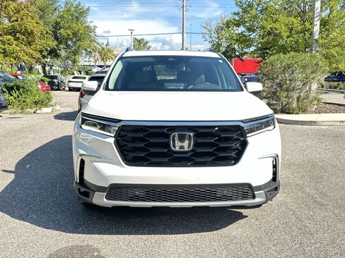 Used 2025 Honda Pilot Touring image 9
