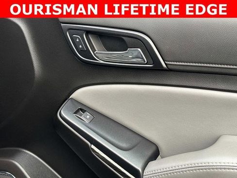 Used 2019 Chevrolet Suburban LT image 9