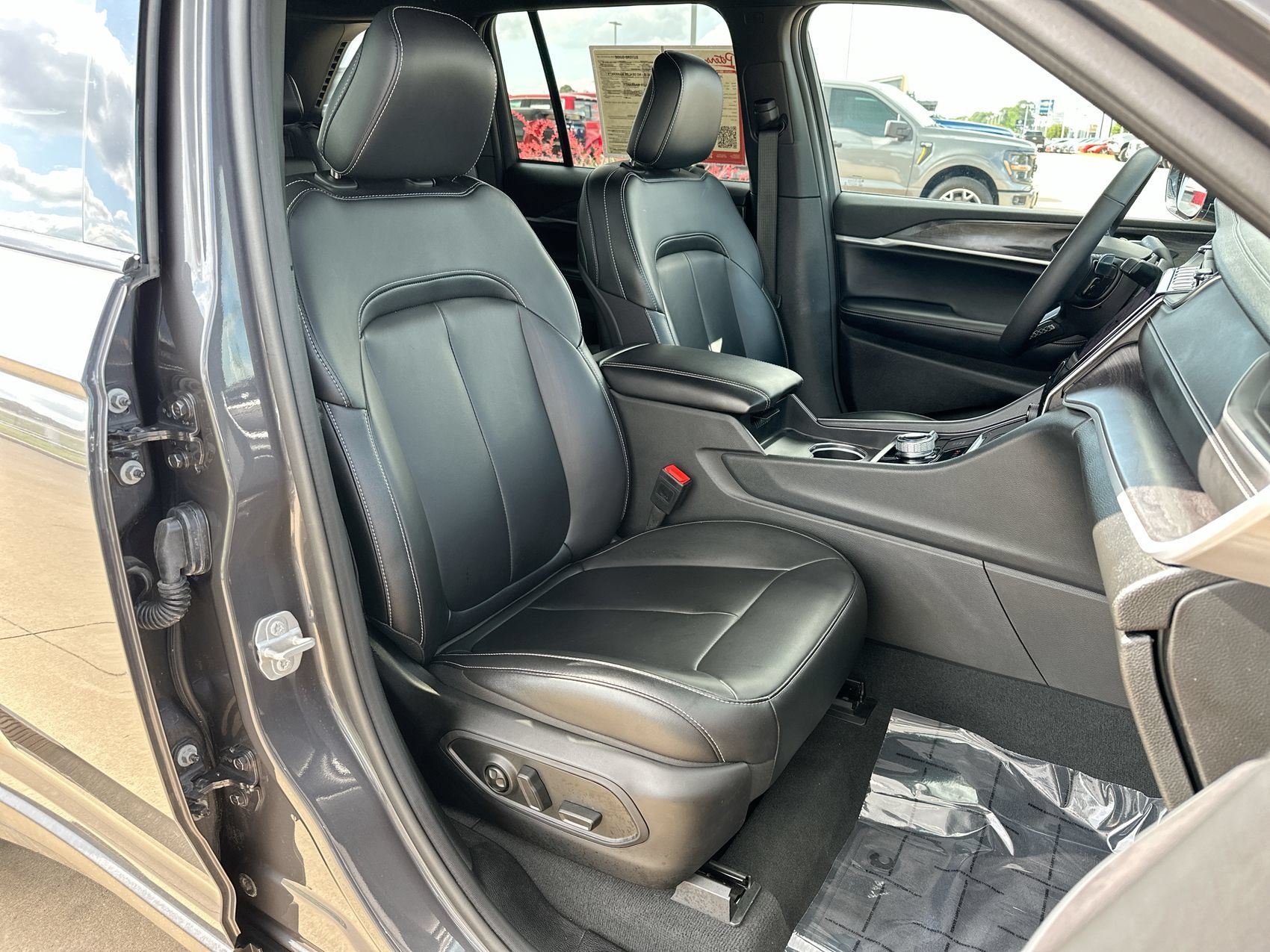 Used 2025 Jeep Grand Cherokee Limited AWD/4WD image 24