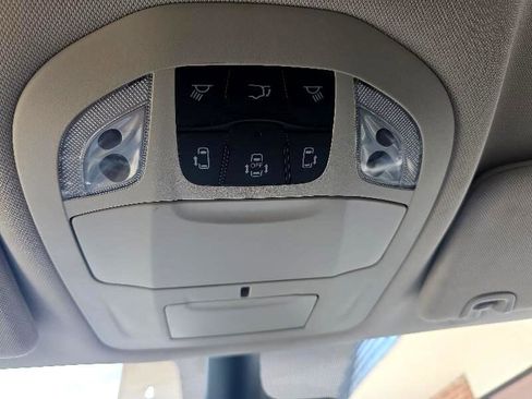 Used 2024 Chrysler Pacifica Touring-L image 17