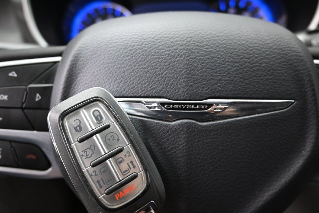 Used 2024 Chrysler Pacifica Touring-L FWD image 43