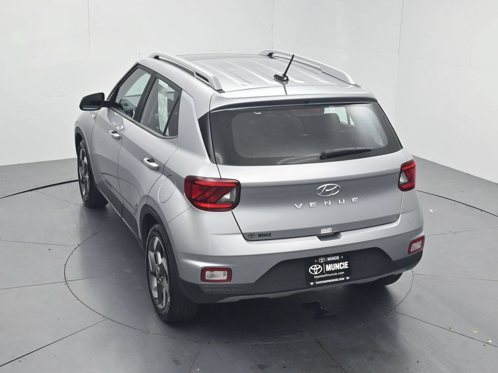 Used 2025 Hyundai Venue SEL FWD image 40