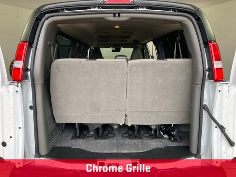 Used 2025 Chevrolet Express 3500 LT w/ LT Preferred Equipment Group RWD image 21