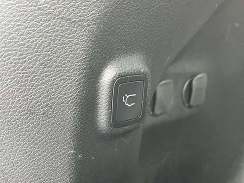 Used 2021 Jeep Cherokee Limited image 22