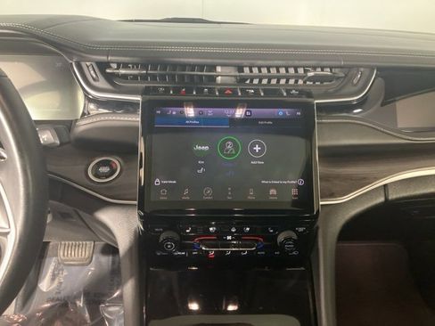 Used 2022 Jeep Grand Cherokee L Limited w/ Luxury Tech Group II image 13