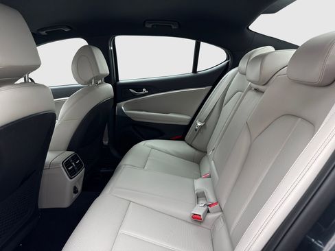 Used 2023 Genesis G70 2.0T RWD image 39