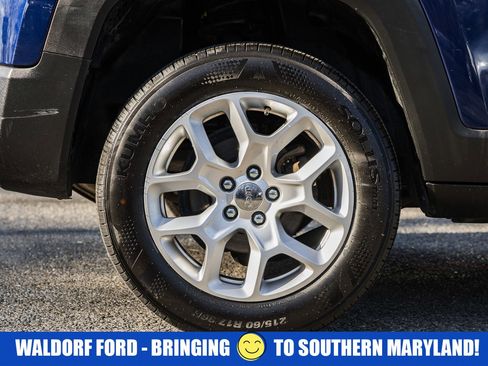 Used 2017 Jeep Renegade Latitude w/ Cold Weather Group image 18