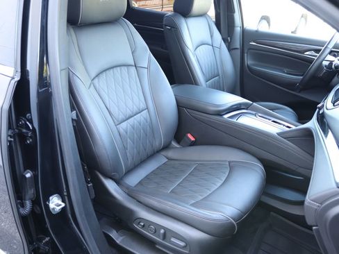 Used 2023 Buick Enclave Avenir w/ Avenir Technology Package AWD/4WD image 28
