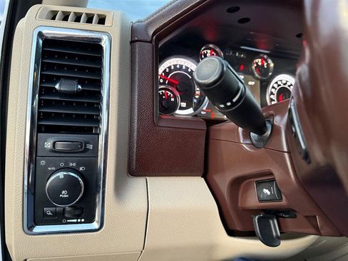 Used 2013 RAM 1500 Laramie w/ Convenience Group image 32