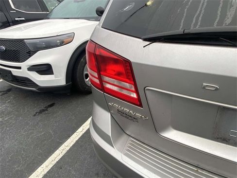 Used 2018 Dodge Journey SE image 7