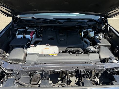 Used 2025 Toyota Tundra Platinum AWD/4WD image 20