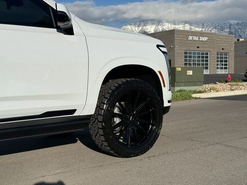 Used 2026 Cadillac Escalade Platinum Sport w/ LPO, ONYX Package image 4