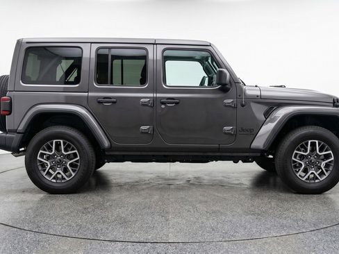 Used 2025 Jeep Wrangler Unlimited Sahara AWD/4WD image 11