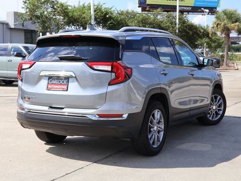 Used 2024 GMC Terrain SLT image 2
