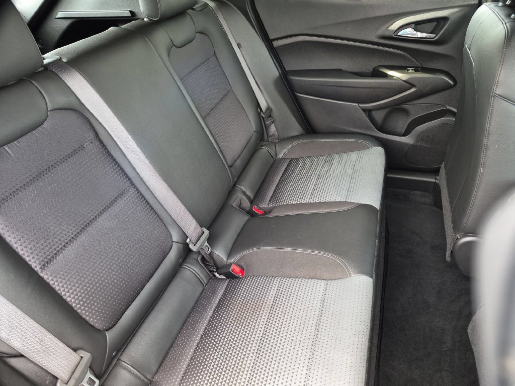 Used 2025 Chevrolet Trax LT w/ LT Convenience Package FWD image 30