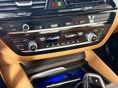 Used 2022 BMW 530i w/ M Sport Package RWD image 16