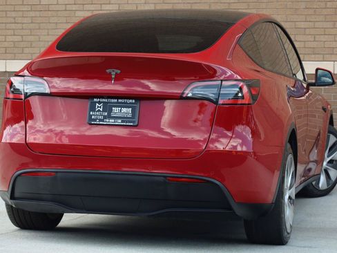 Used 2021 Tesla Model Y 2WD image 11