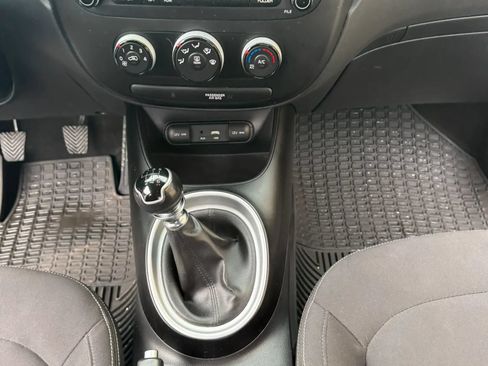 Used 2016 Kia Soul FWD image 33