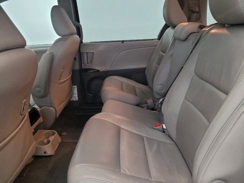 Used 2017 Toyota Sienna XLE image 18
