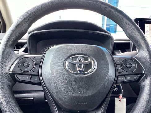 Used 2025 Toyota Corolla LE image 10