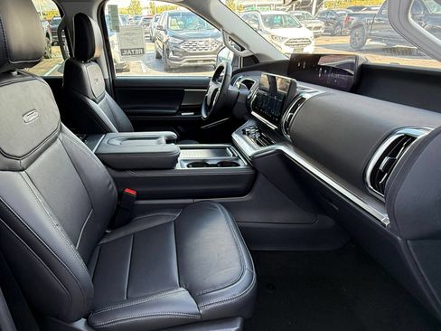 Used 2025 Ford Expedition Platinum AWD/4WD image 18