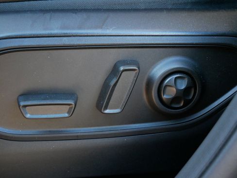 Used 2023 Jeep Grand Cherokee L Limited image 19