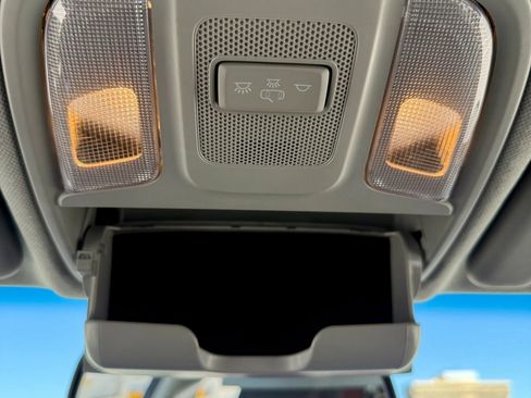 Used 2022 Kia Niro EX image 37