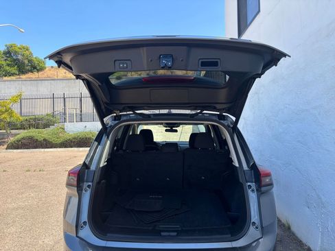 Used 2025 Nissan Rogue SV FWD image 33