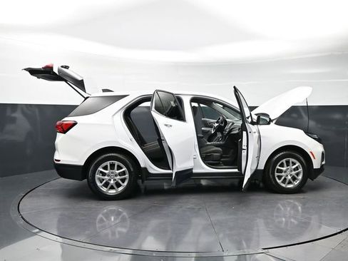 Used 2023 Chevrolet Equinox LT image 47