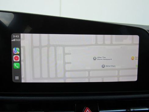 Used 2023 Kia Niro EX Touring image 12