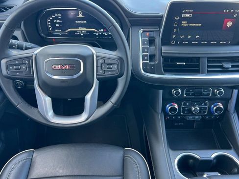 Used 2024 GMC Yukon SLT AWD/4WD image 11