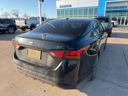 Used 2024 Nissan Altima 2.5 SV image 8