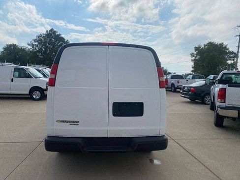 Used 2014 Chevrolet Express 3500 Extended RWD image 12