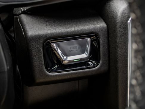 Used 2025 GMC Yukon XL Denali w/ Sun & Power Step Package image 31