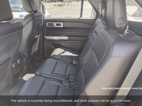 Used 2020 Ford Explorer XLT w/ Equipment Group 202A image 6