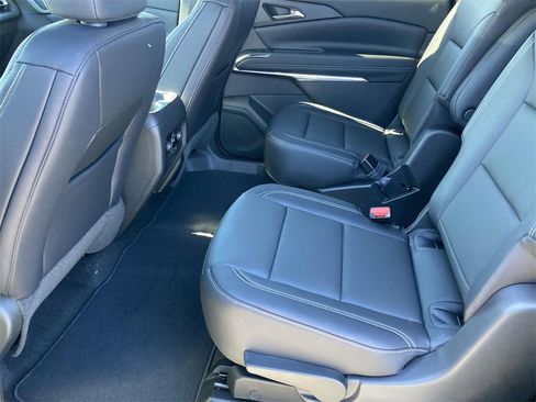 New 2026 Chevrolet Traverse LT image 13
