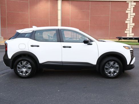 Used 2025 Nissan Kicks S AWD/4WD image 28