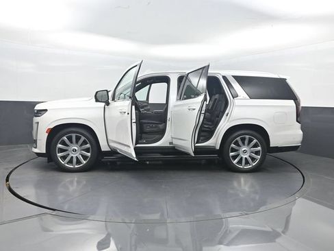 Used 2021 Cadillac Escalade Premium Luxury Platinum RWD image 44