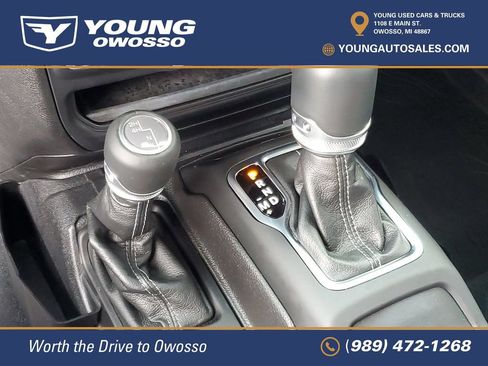 Used 2024 Jeep Wrangler Unlimited Sahara w/ Technology Group AWD/4WD image 21