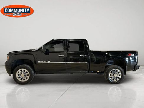 Used 2012 GMC Sierra 2500 Denali w/ Suspension Package, Off-Road AWD/4WD image 3