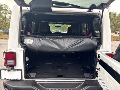 Used 2018 Jeep Wrangler Unlimited Rubicon image 26