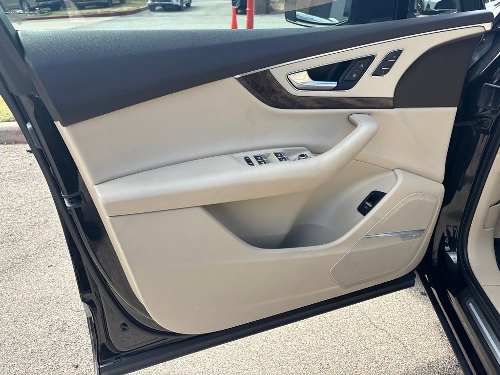 Used 2018 Audi Q7 2.0T Premium Plus w/ Premium Plus Package AWD/4WD image 12