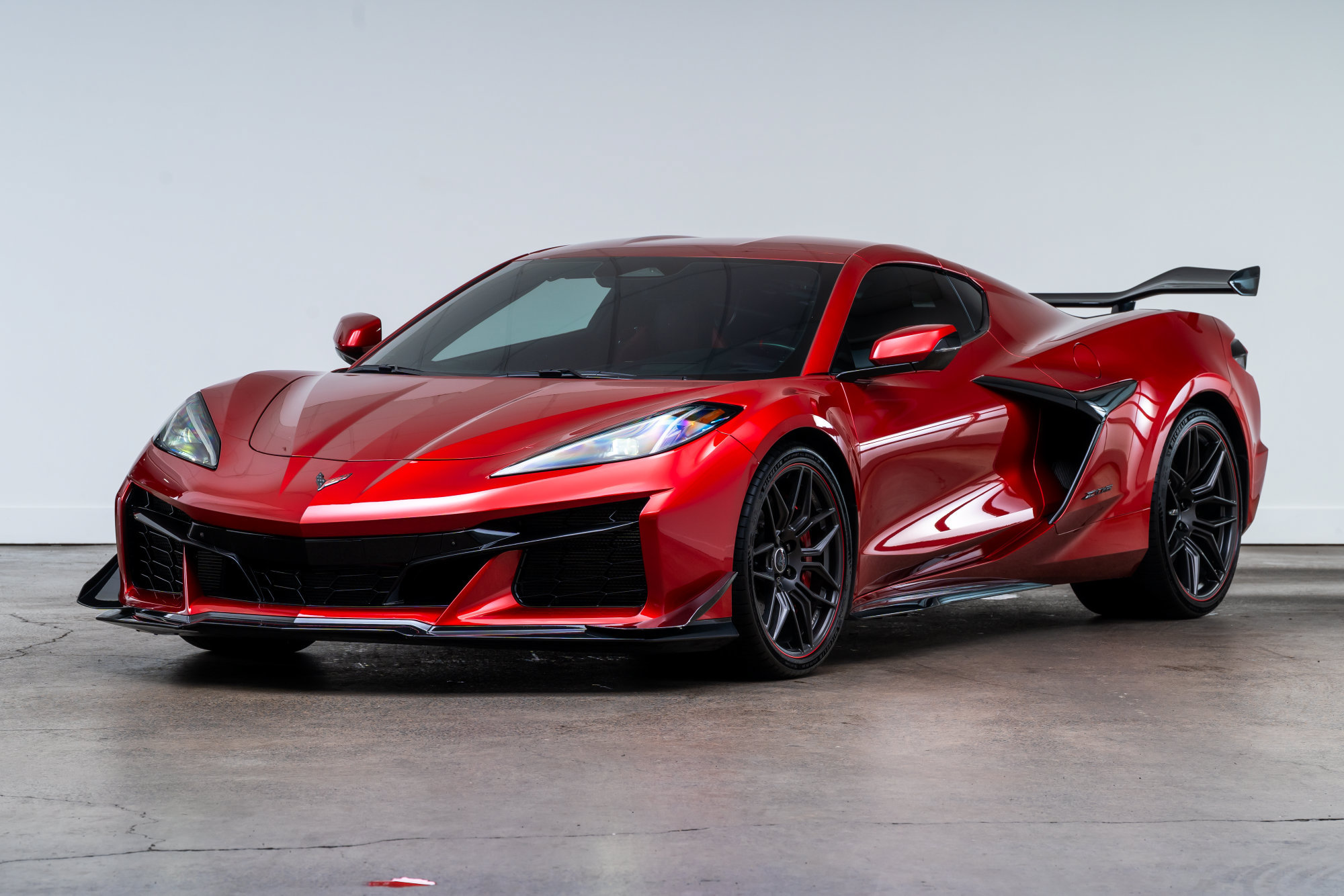 Used 2024 Chevrolet Corvette Z06 w/ Z07 Performance Package RWD image 3