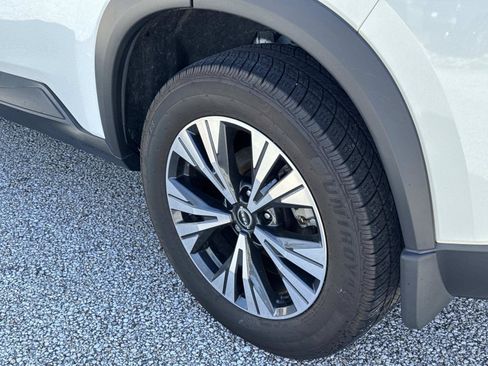 Used 2023 Nissan Rogue SV FWD image 12