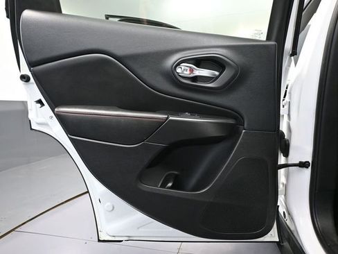 Used 2019 Jeep Cherokee Trailhawk image 35