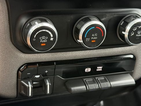 Used 2022 RAM 2500 Tradesman w/ Chrome Appearance Group AWD/4WD image 32