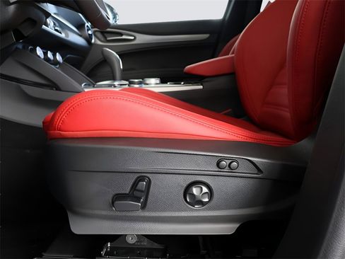 New 2025 Alfa Romeo Stelvio Sprint w/ Veloce Package image 38