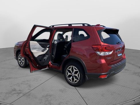 Used 2023 Subaru Forester Premium AWD/4WD image 33