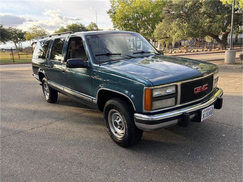Used 1993 GMC Suburban 2500 RWD image 1
