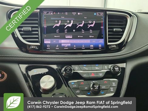 Certified 2025 Chrysler Pacifica Limited FWD image 26
